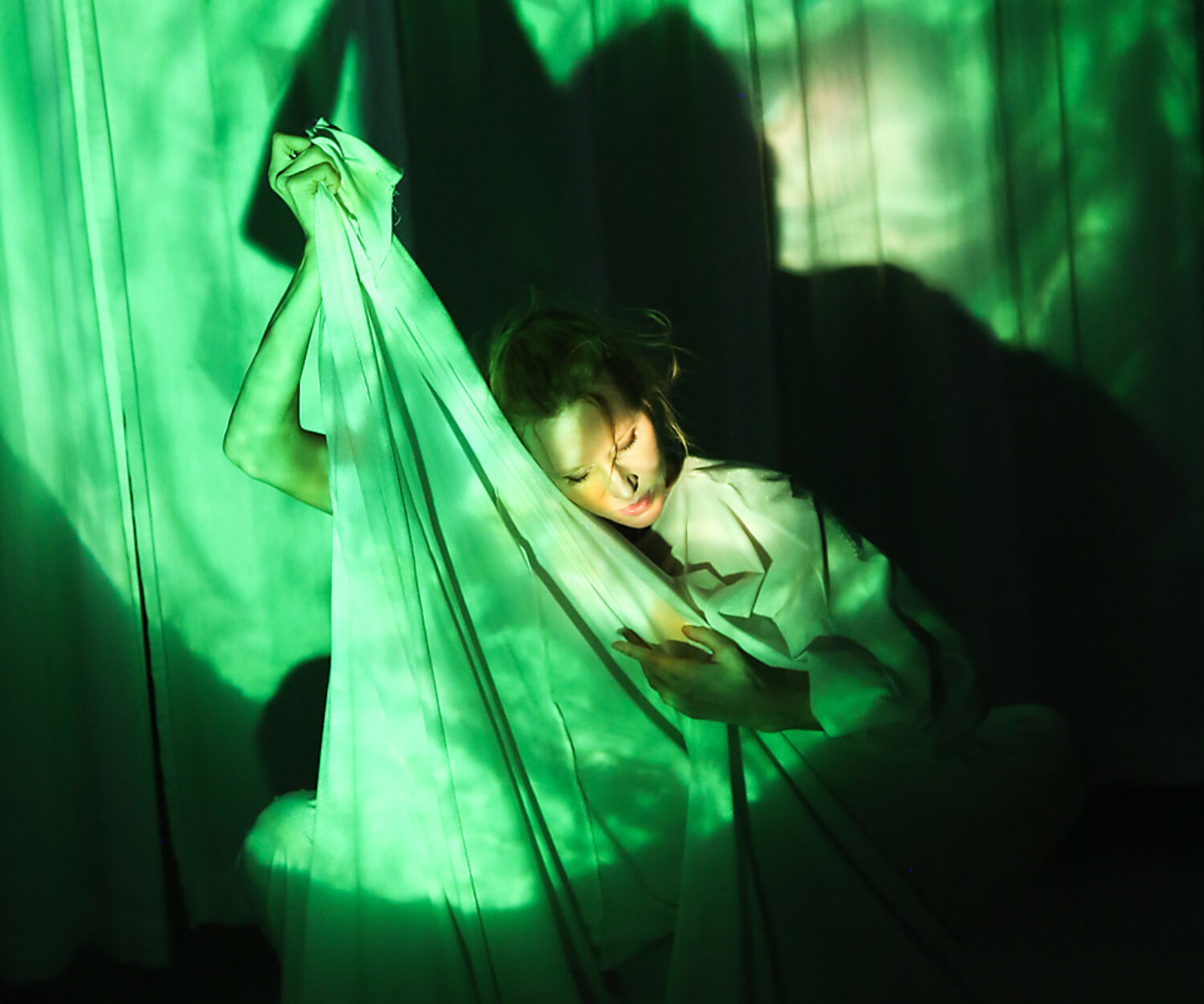 Katherine Crockett performs "Metamorphosis" in celebration of SHE INSPIRES Exhibit, The Untitled Space Gallery, New York - May 9, 2017 with visuals by Laura Weyl and vocals by Daisy Press