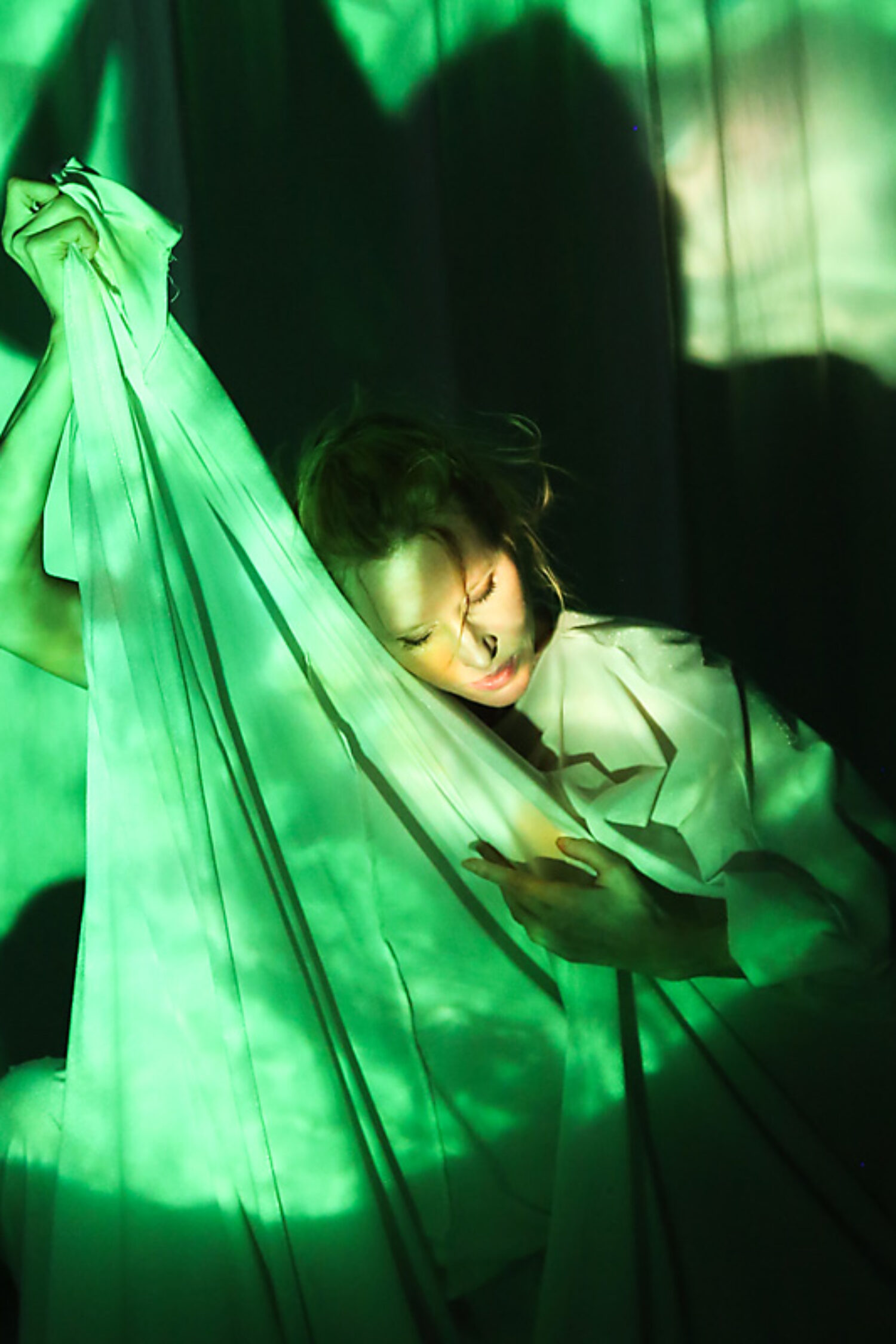 Katherine Crockett performs "Metamorphosis" in celebration of SHE INSPIRES Exhibit, The Untitled Space Gallery, New York - May 9, 2017 with visuals by Laura Weyl and vocals by Daisy Press